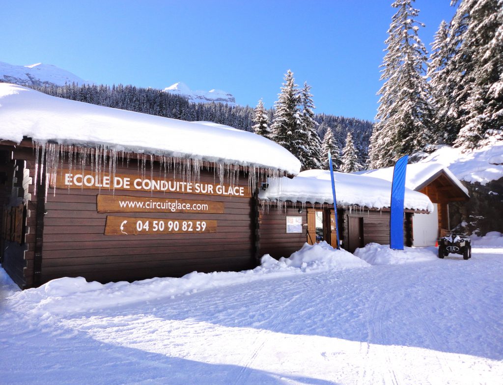 Chalet ecole de conduite sur glace flaine